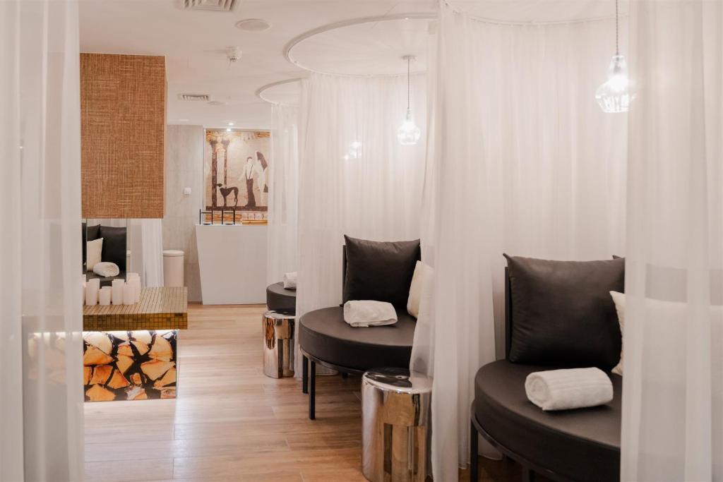 Mamaison Hotel Chain Bridge Budapest - Resim 37