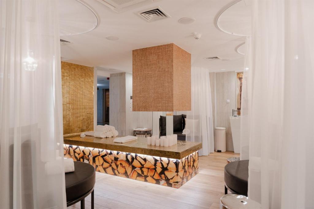 Mamaison Hotel Chain Bridge Budapest - Resim 35