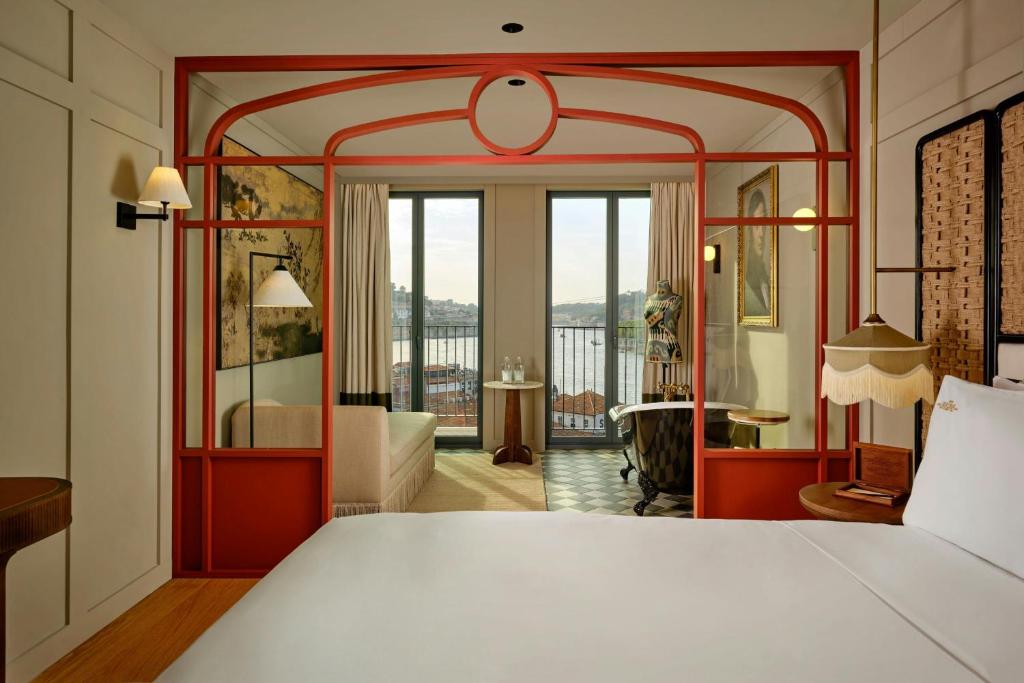 
Grand Deluxe King Room with Balcony and River View - Belle Epoque
