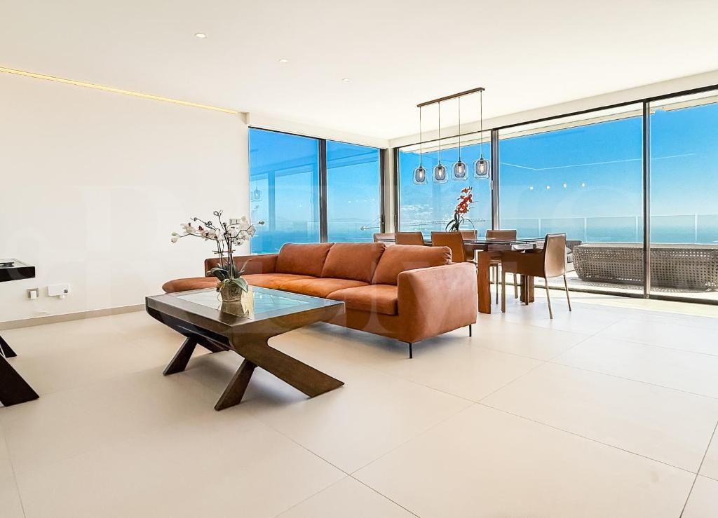 Seaview gem with terrace, hot tub and pool REMS