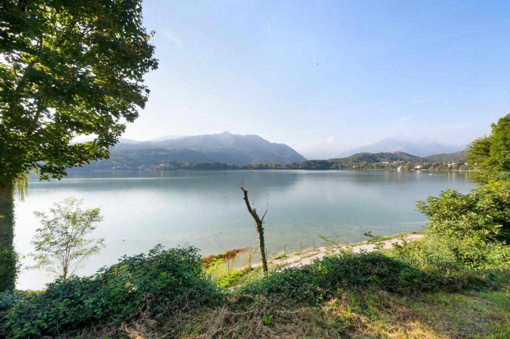 a view of a lake with mountains in the background at San Lorenzo Apartment in Giaveno