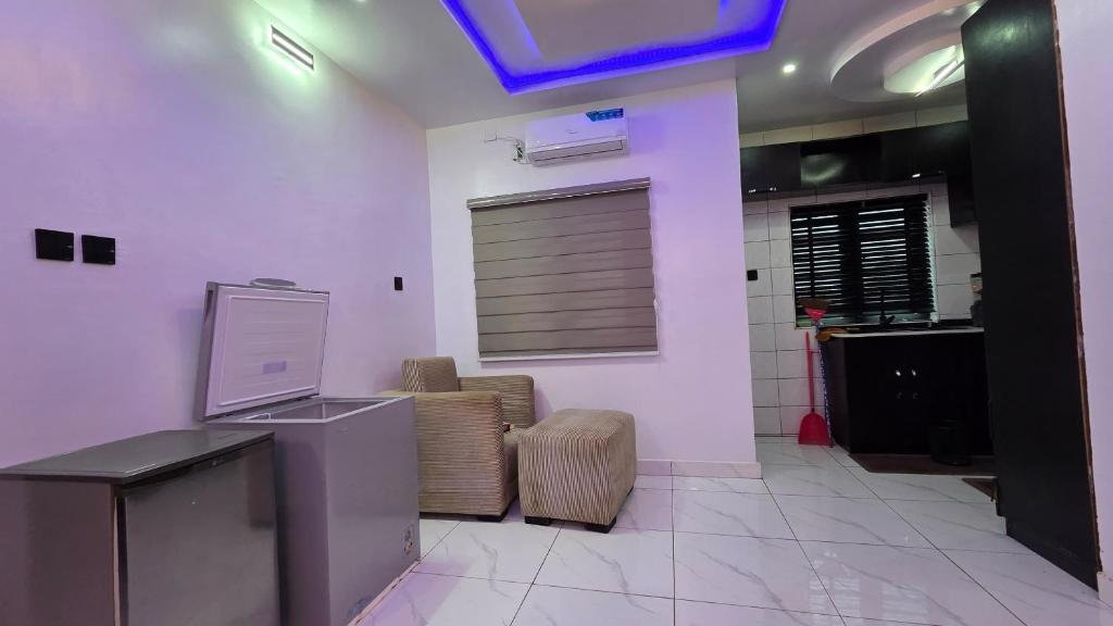 Una televisión o centro de entretenimiento en Pelican Ecostay Apartments