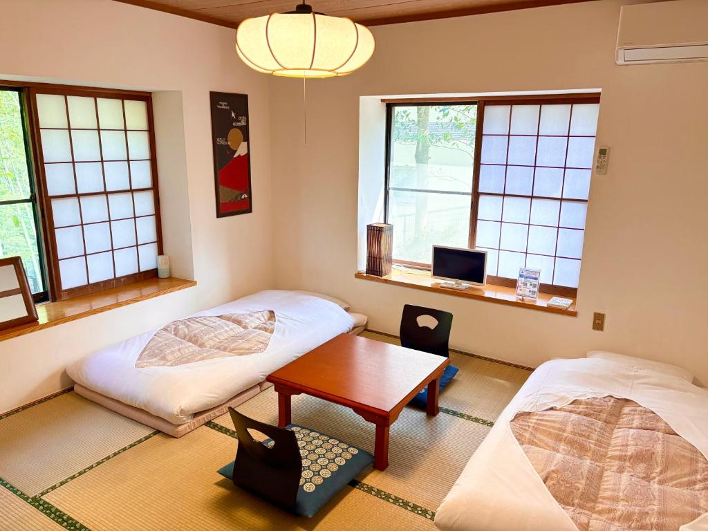 Postel nebo postele na pokoji v ubytování Fuji-Hakone Guest House