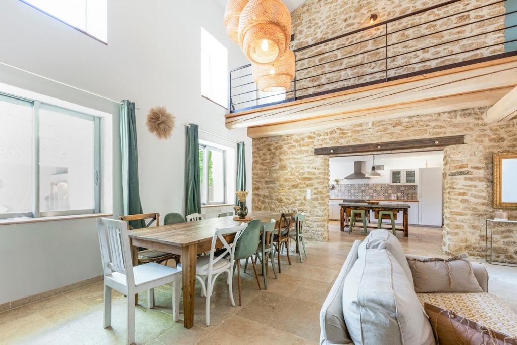 La Bastide du Père Mathieu Jacuzzi couvert et Piscine - Casa De Cinco Dormitorios