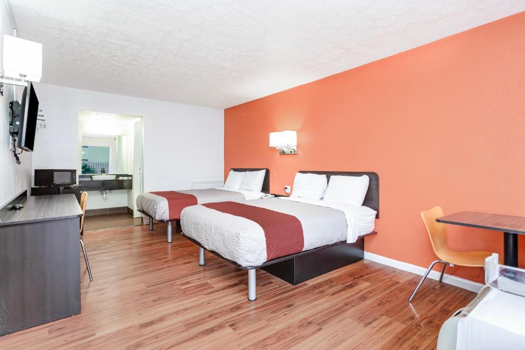 Relax Inn by OYO Columbus OH I 70 - 2 Camas Matrimoniales Para No Fumadores