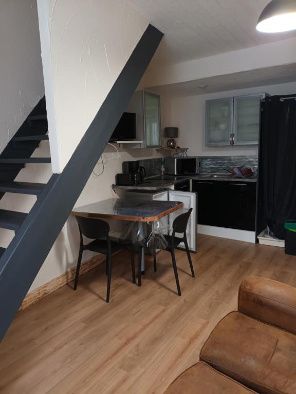 Χώρος καθιστικού στο le nid des choups le petit duplex1