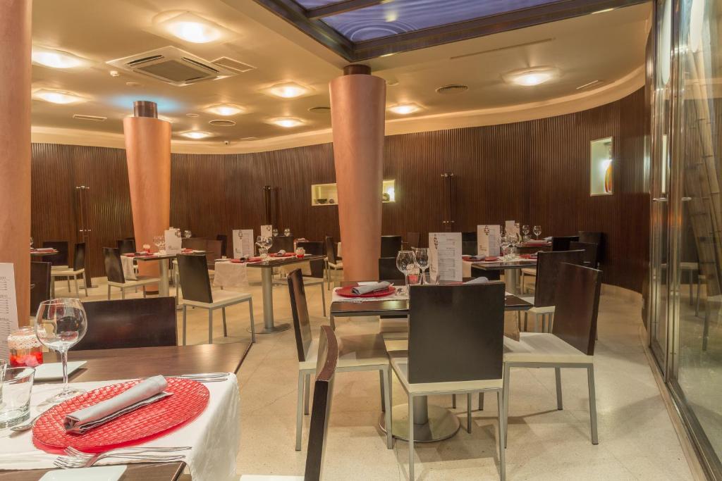 Reštaurácia alebo iné gastronomické zariadenie v ubytovaní Hostal Albany