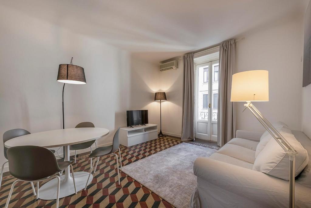 Sempione12-Elegante Bilo with Balcony - B Home