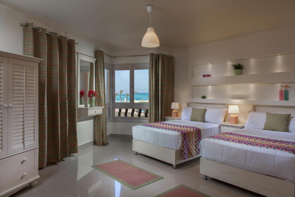 Postel nebo postele na pokoji v ubytování Mirage Hotel Sidi Abd El Rahman
