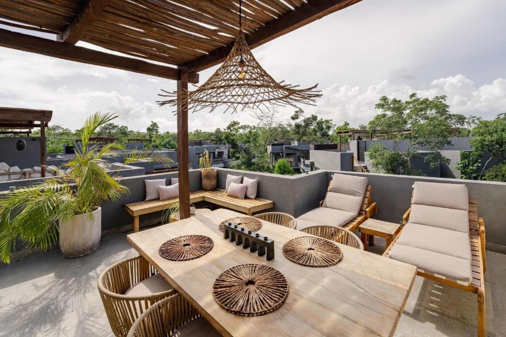 46 Stunning Luxury Penthouse Designs with Sky-High Style