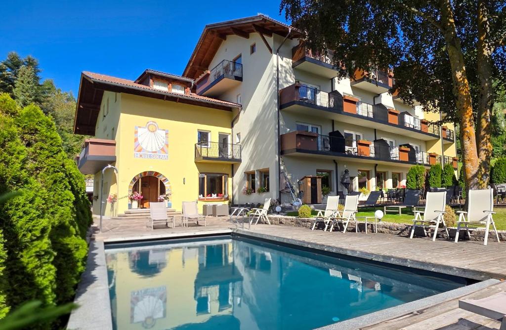 Bazén v ubytování Solaia Hotel & Guesthouse nebo v jeho okolí