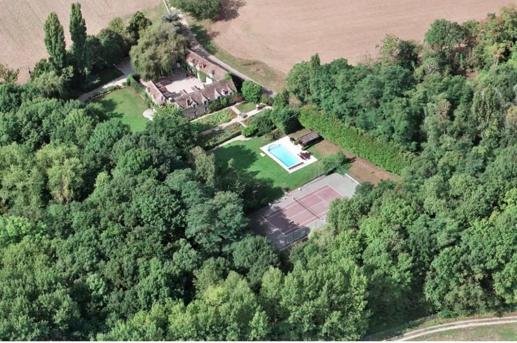 an aerial view of a house in the middle of a forest at Charmant manoir Sud de Paris in Saint-Sauveur-sur-École