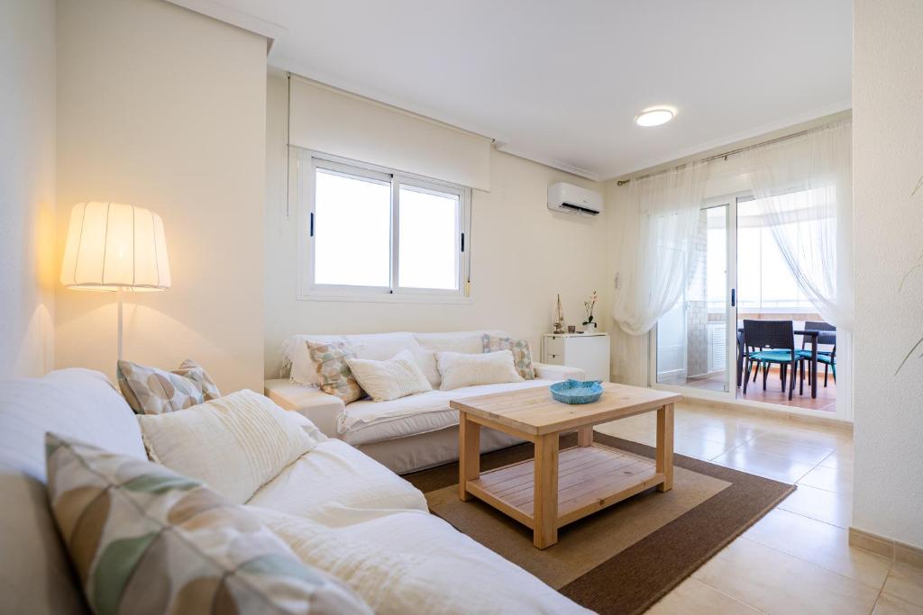 Χώρος καθιστικού στο Apartment for 5 people with pool, terrace, AC, WiFi and parking