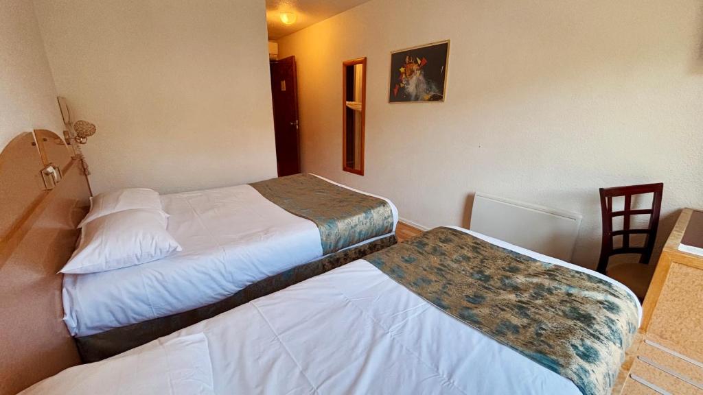 Kyriad Direct Arpajon - 1 Cama Doble 1 Cama Individual