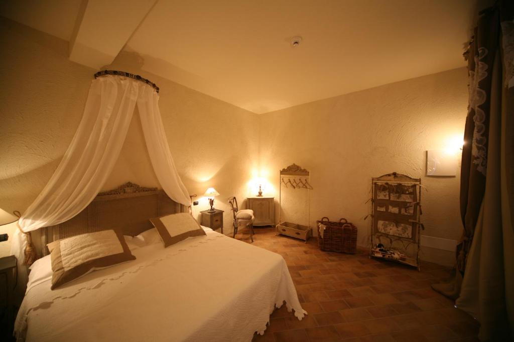Postel nebo postele na pokoji v ubytování Il Poggio Country Resort