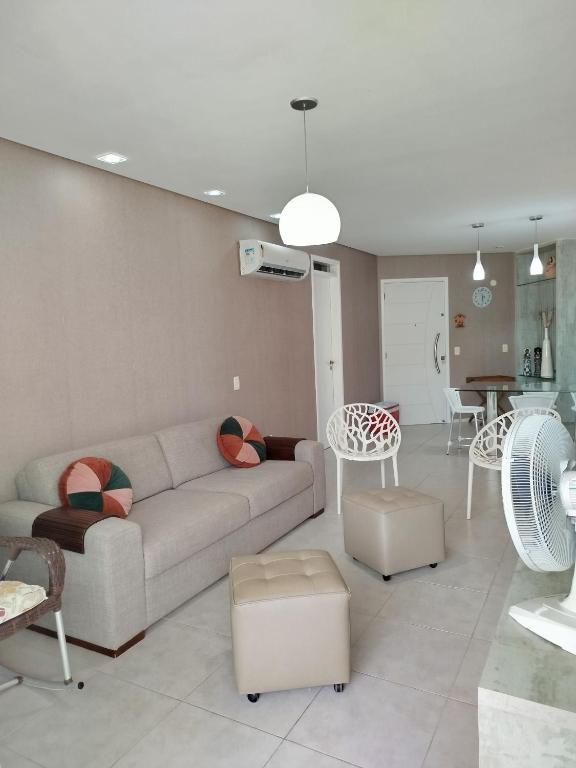 a living room with a couch and a table at Apartamento boa vida in Aquiraz