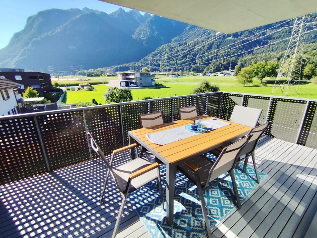 En generel udsigt til bjerge eller udsigt til bjerge taget fra lejligheden