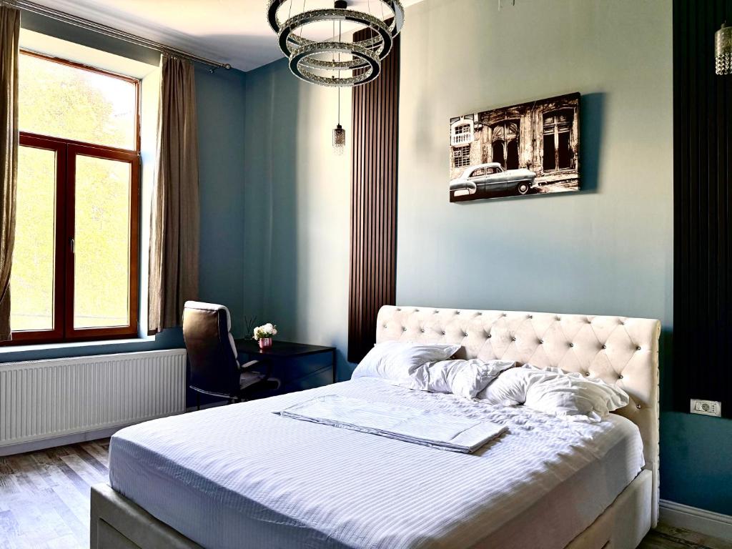 Ένα ή περισσότερα κρεβάτια σε δωμάτιο στο Laya Old Town Blue