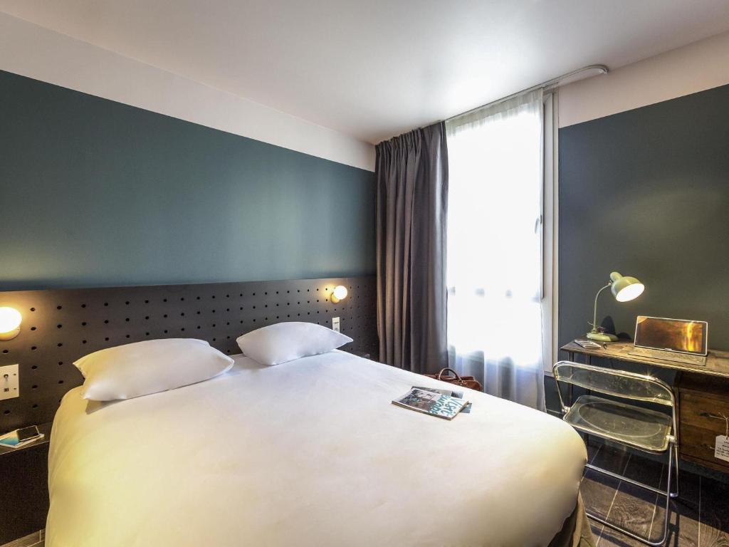 
Pop Room with a double bed
