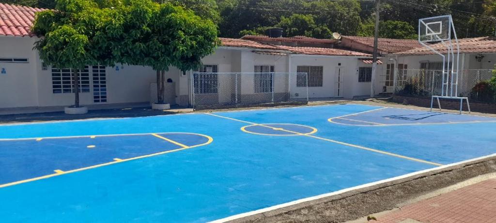 a basketball court in front of a house at Casa Acaritama 3 in Melgar