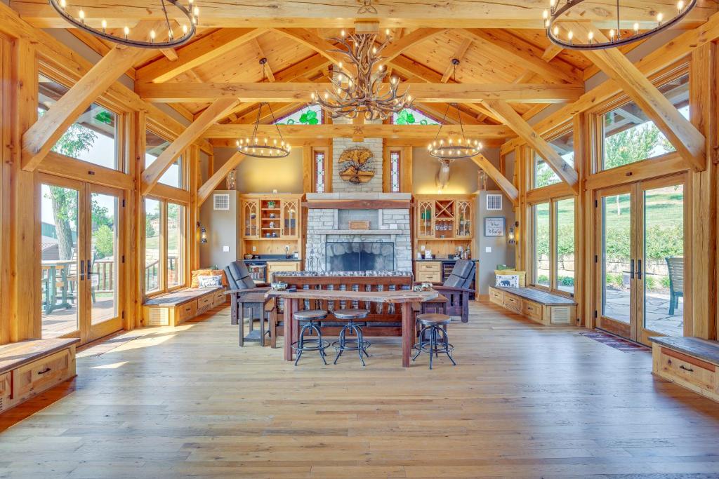 a large dining room with a table and chairs at Stay and Sip Group Ranch at Shamrock Hills Vineyard in Excelsior Springs