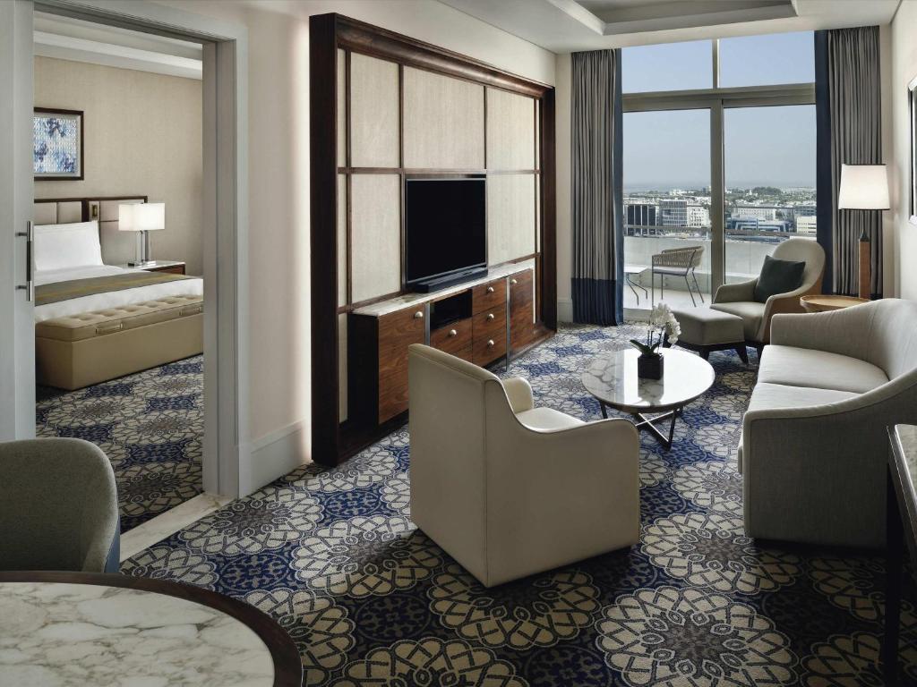 
Family Room - Two Connecting Rooms, Lounge Access, Breakfast, Evening drinks and Canapés
