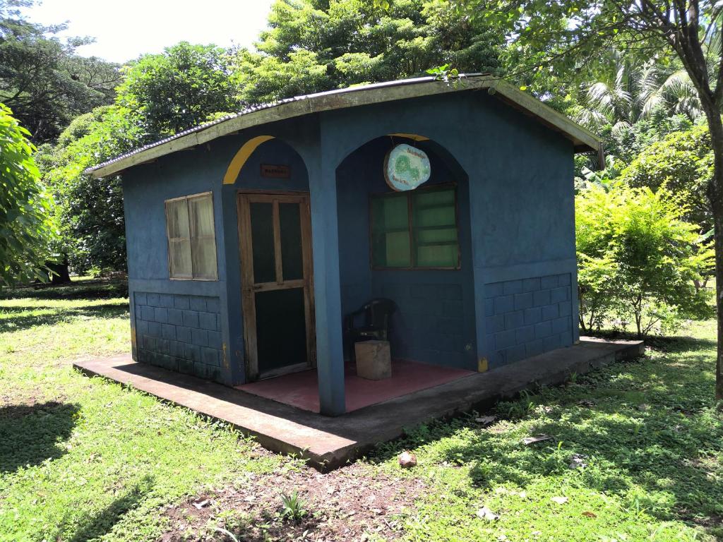 a blue play house with a clock on it at Malibú in Moyogalpa