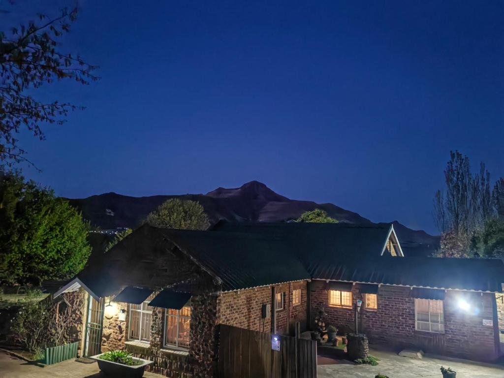 En generel udsigt til bjerge eller udsigt til bjerge taget fra feriehuset