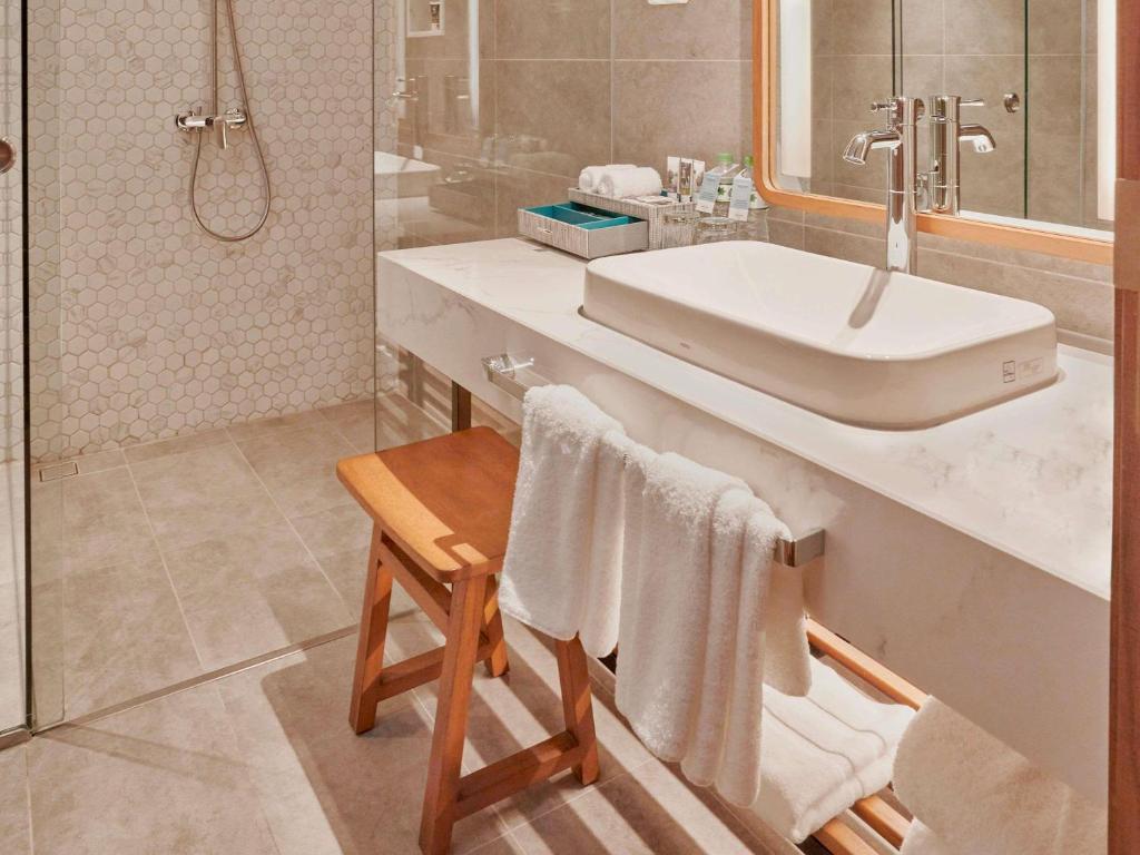 Phòng Tiêu Chuẩn Có Giường Cỡ Queen Sườn Đồi - Bên Kia Đường