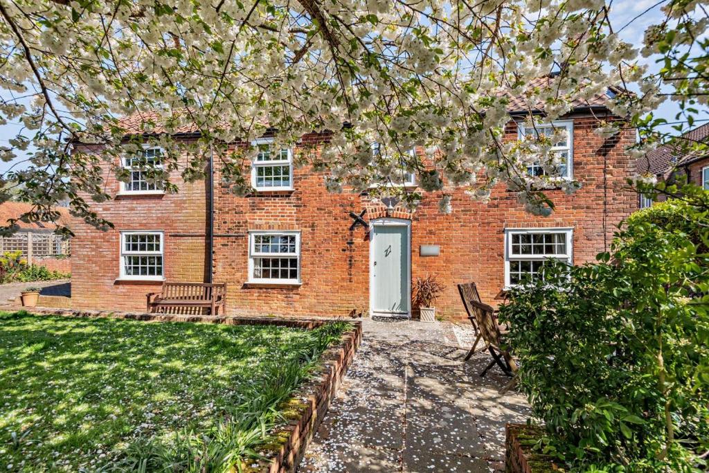 Aed väljaspool majutusasutust Cobblers Cottage - Holt