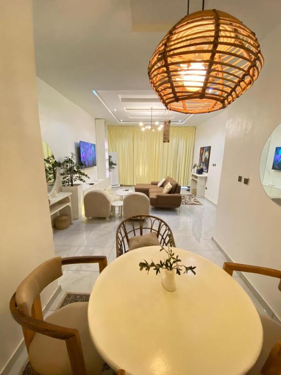 Μια τηλεόραση ή/και κέντρο ψυχαγωγίας στο Mirrors edge Luxury Apartment