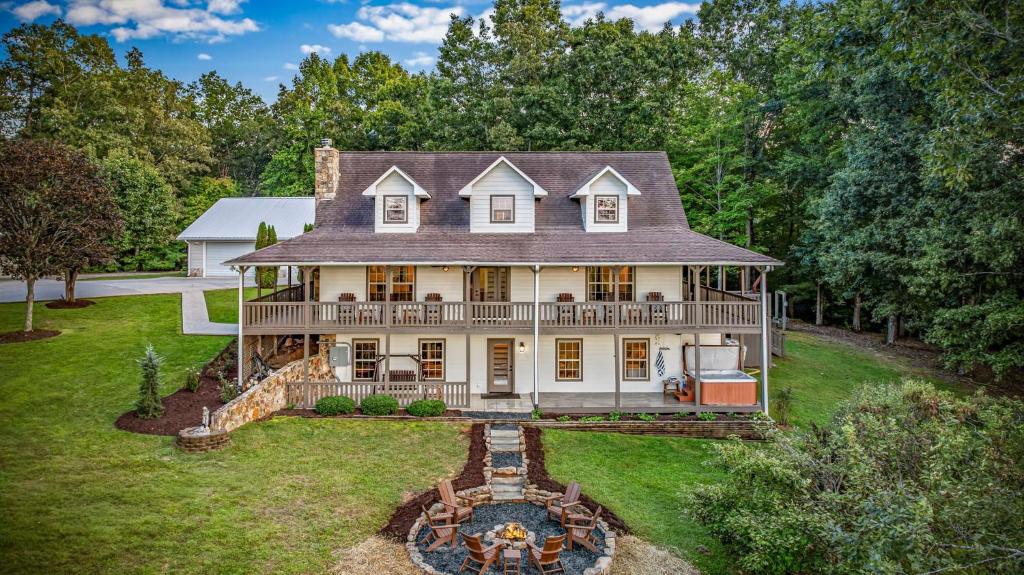 an aerial view of a large house with a pond at Aska Acres in Greens Mill