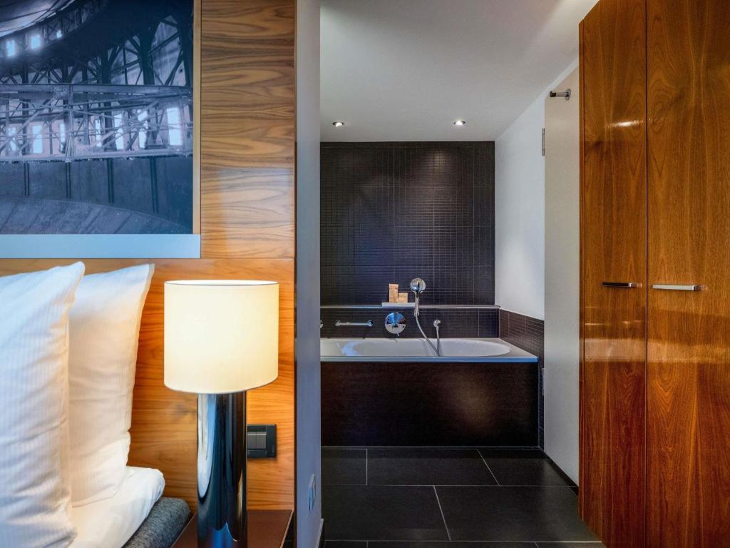 MÖVENPICK Hotel Hamburg City - Resim 40