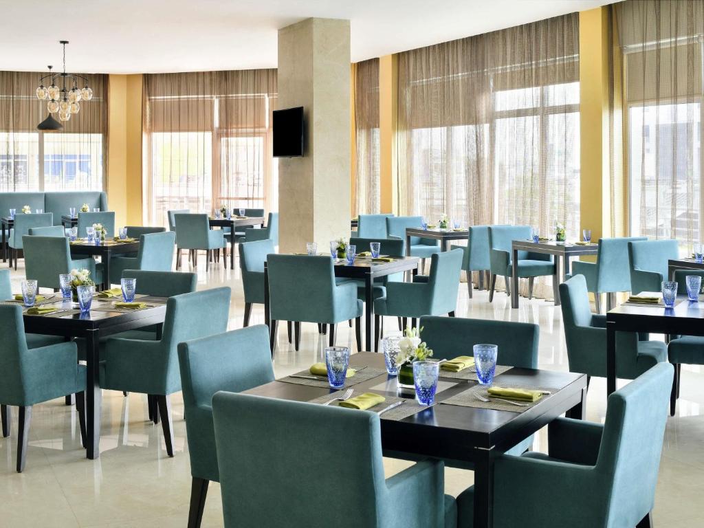 Mövenpick Hotel Jumeirah Lakes Towers Dubai - Resim 38