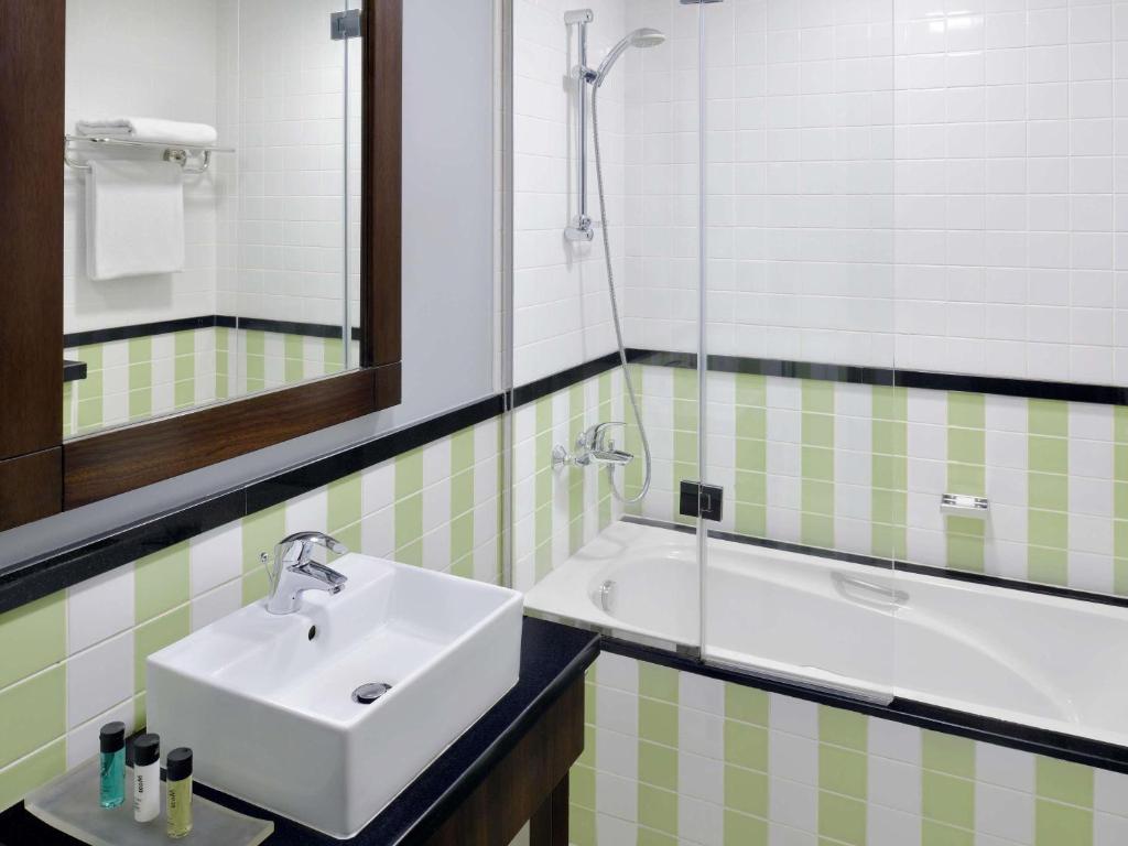 Mövenpick Hotel Apartments Al Mamzar Dubai - Resim 25