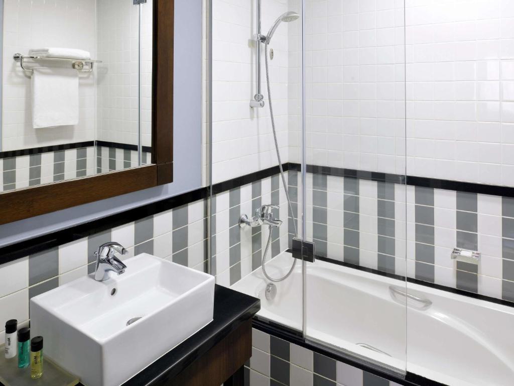 Mövenpick Hotel Apartments Al Mamzar Dubai - Resim 24