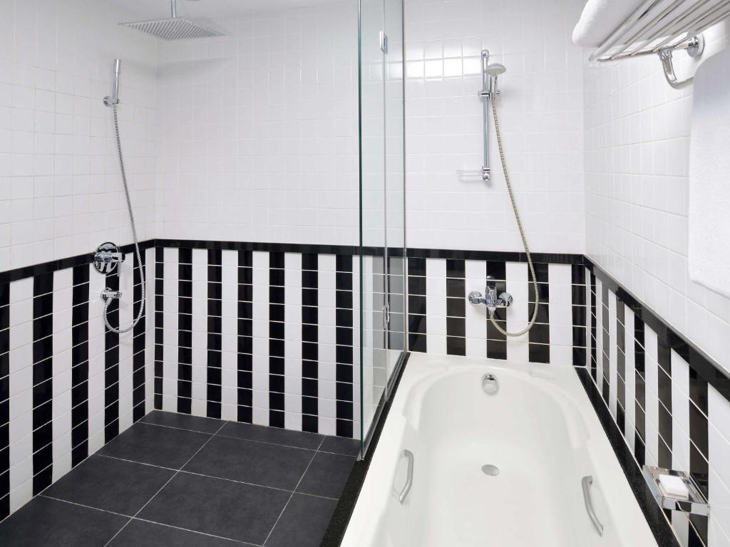 Mövenpick Hotel Apartments Al Mamzar Dubai - Resim 22