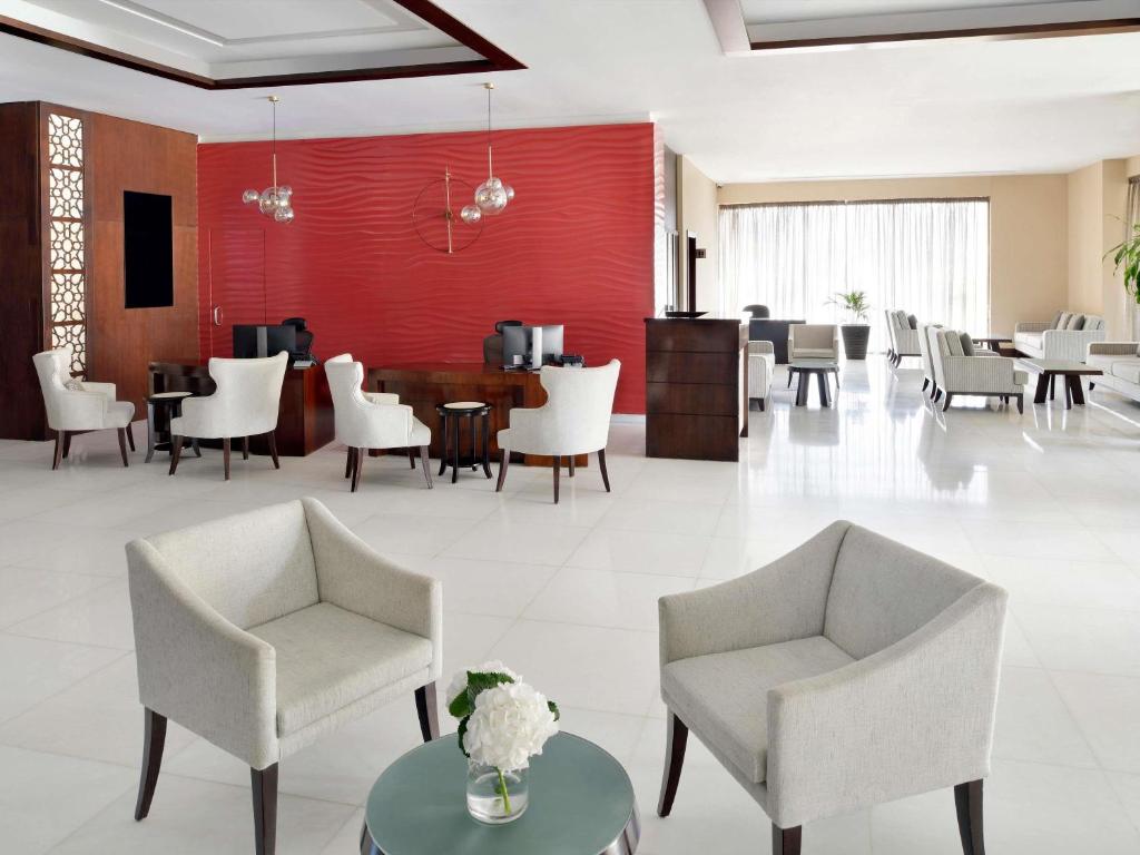 Mövenpick Hotel Apartments Al Mamzar Dubai - Resim 35