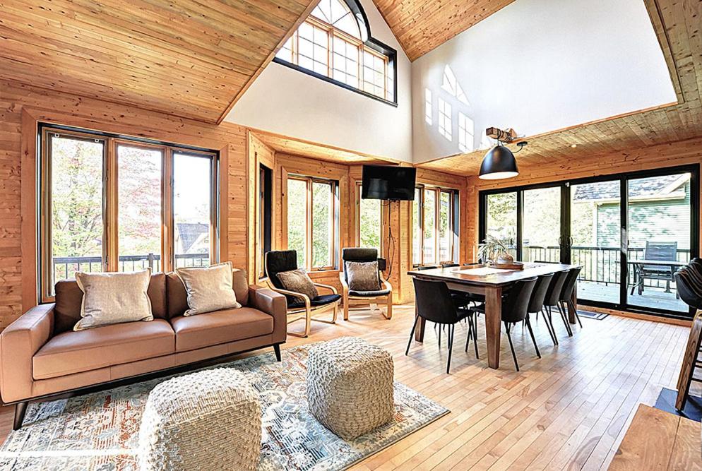 a living room with a couch and a table at 23 Chemin des Skieurs in Stoneham