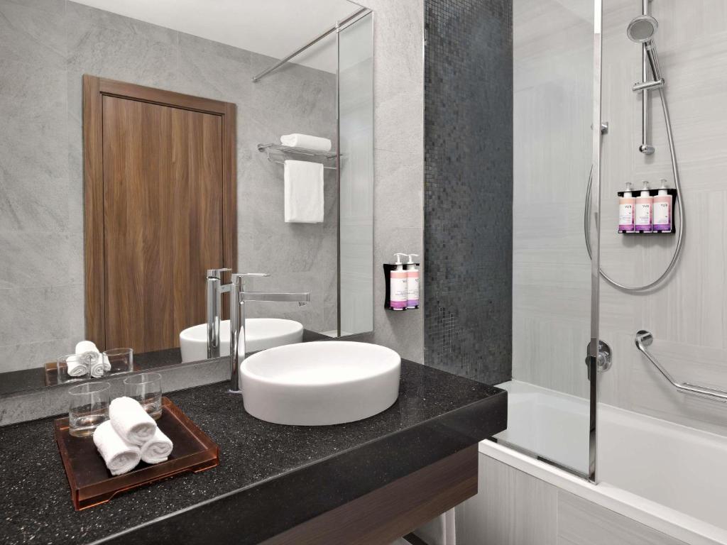 Mövenpick Hotel Apartments Downtown Dubai - Resim 37