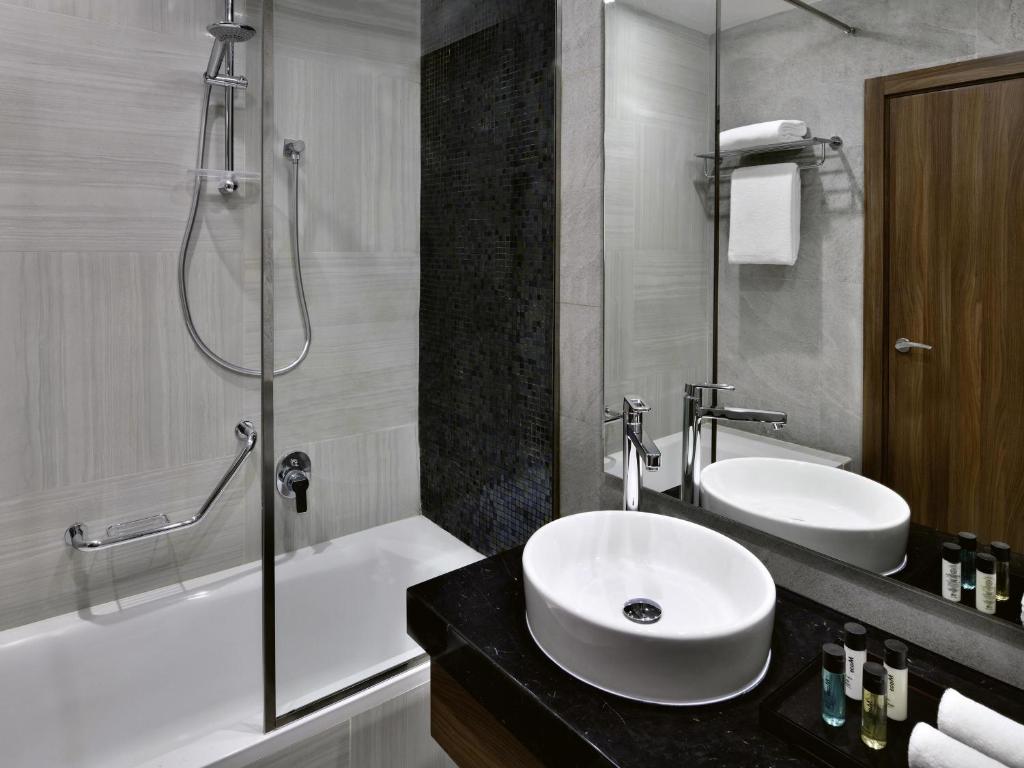 Mövenpick Hotel Apartments Downtown Dubai - Resim 26