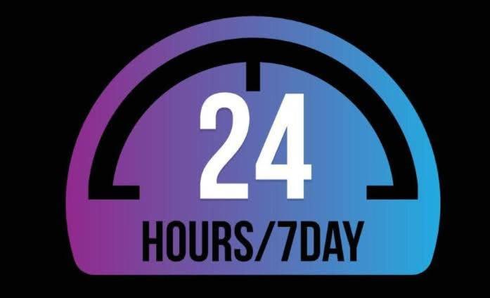 une horloge avec le temps des heures des horizons dans l'établissement Malindu Restaurant & Rooms, à Katunayake