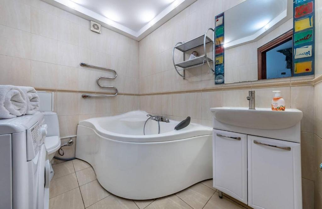 Apartment by the Dnipro Riverfront in Historic Podil photo 3