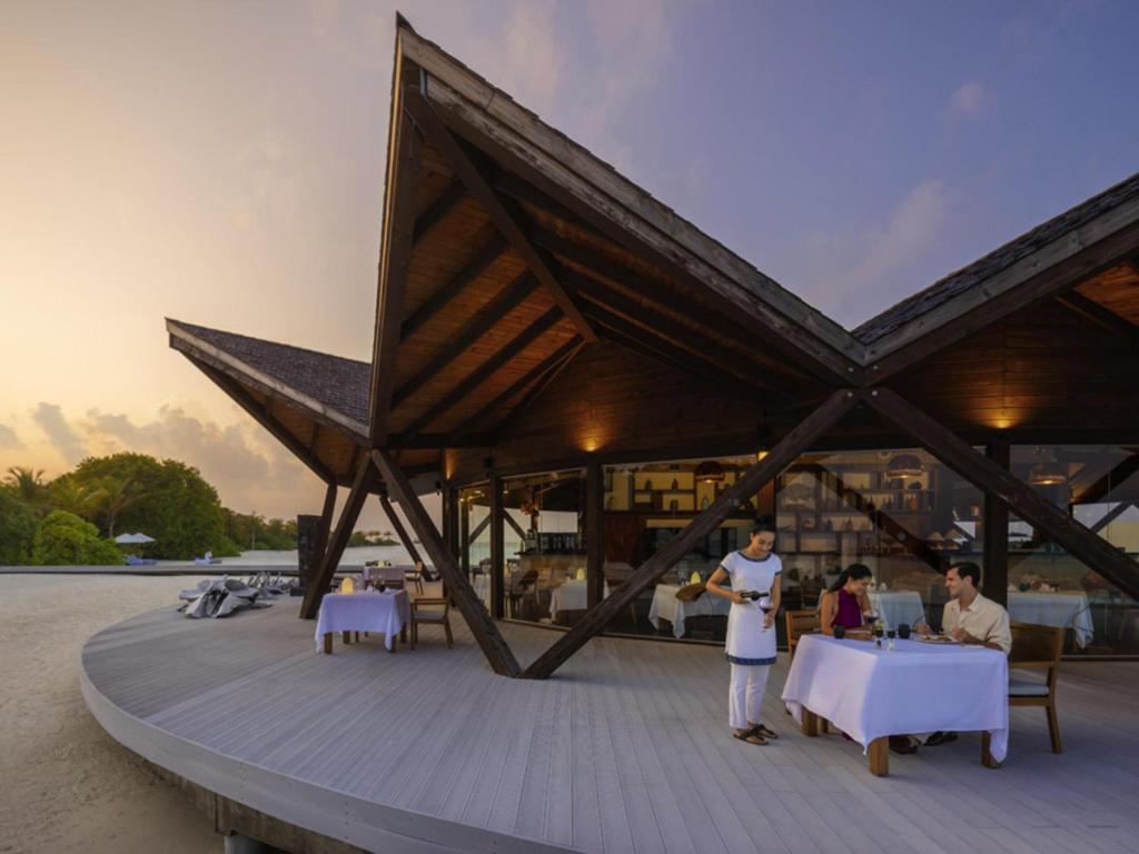 Kuredhivaru Resort and Spa - Maldives - 16