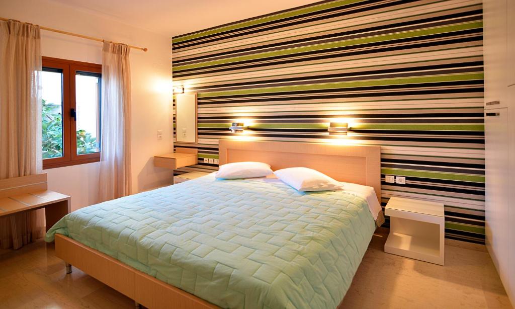 Postel nebo postele na pokoji v ubytování Simon Studios and Apartments