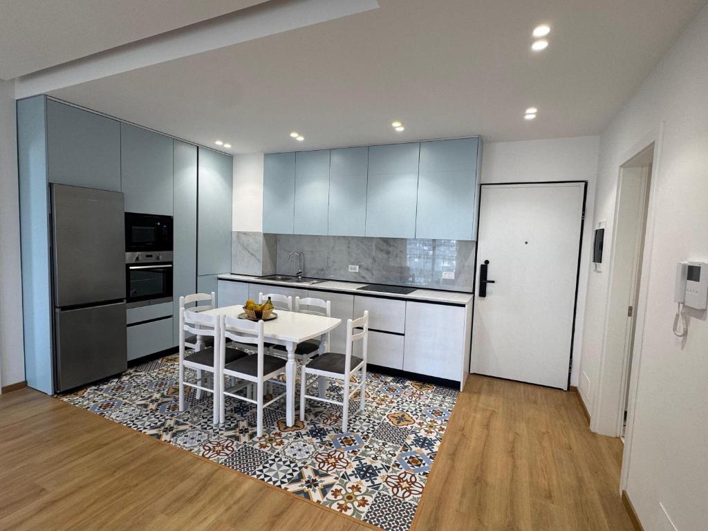 Kuchyň nebo kuchyňský kout v ubytování Epirus City Center Apartment Vlora