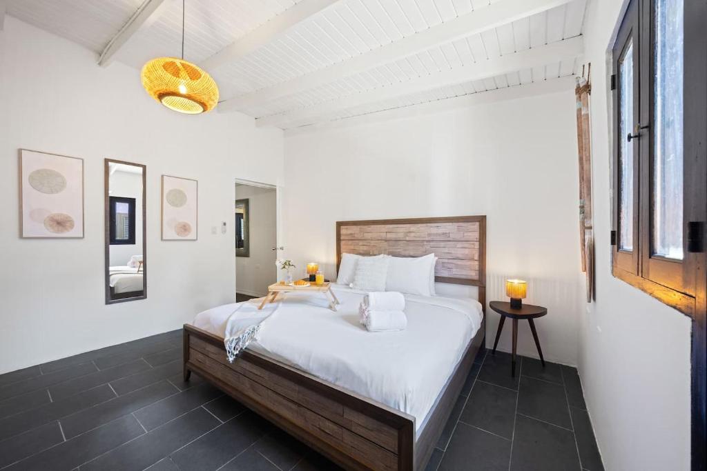 Postel nebo postele na pokoji v ubytování Stylish Aruba Getaway, Close To Beach, Cozy For 2