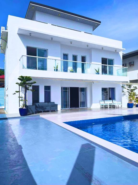 Bazén v ubytování ENZO Hotspring Resort Lakewood nebo v jeho okolí