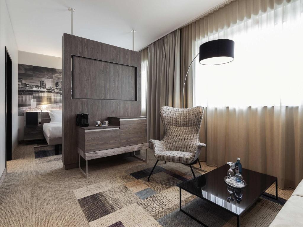 Novotel Duesseldorf Airport - Resim 2