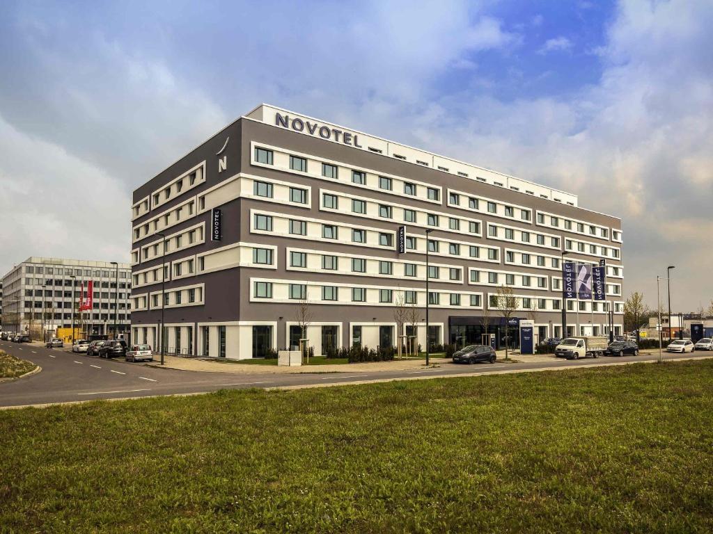 Novotel Duesseldorf Airport - Resim 6